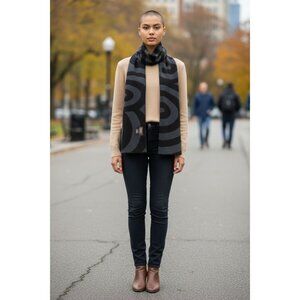 Neiman Marcus Exclusive 100% Pure Cashmere Scarf Black & Gray Abstract Pattern M